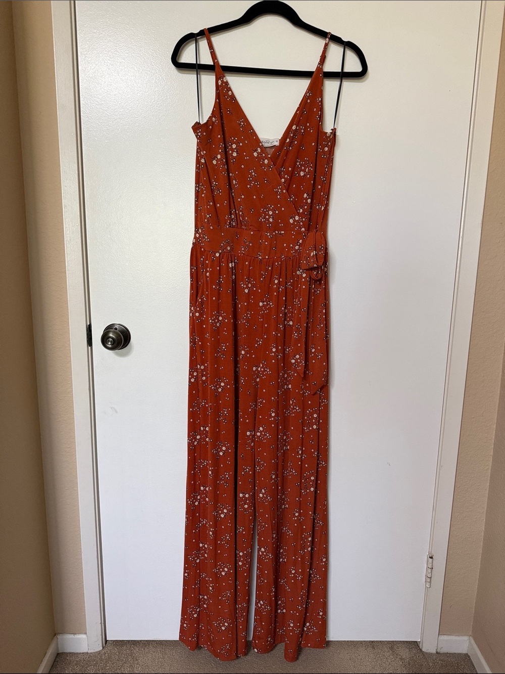 NWT ✨Rust/Cream Floral Wrap Wideleg Jumpsuit with Adjustable Tie